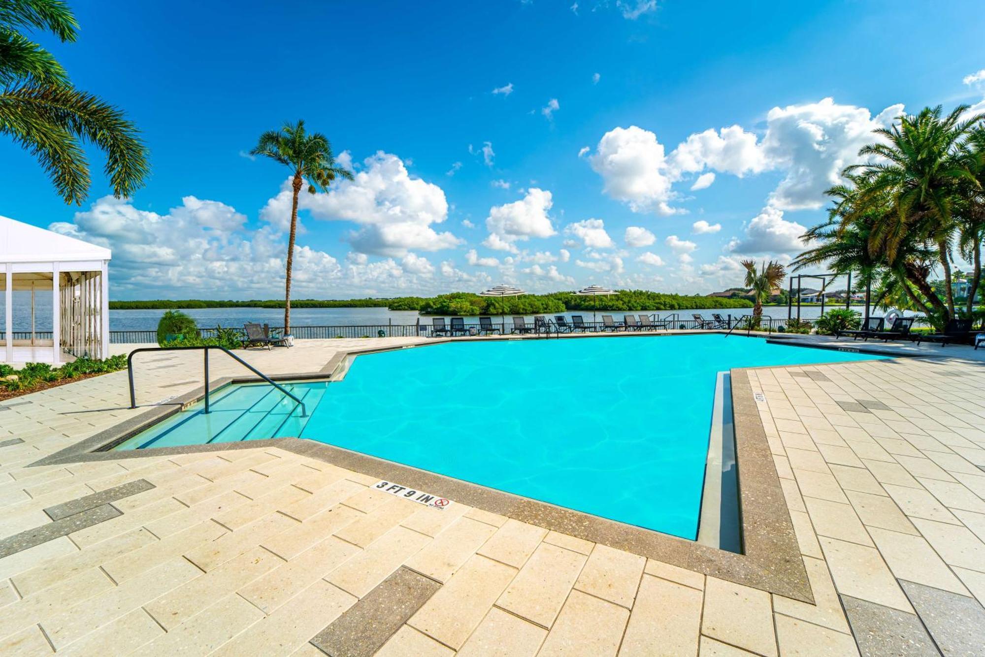 Doubletree By Hilton Tampa Rocky Point Waterfront Hotel ภายนอก รูปภาพ
